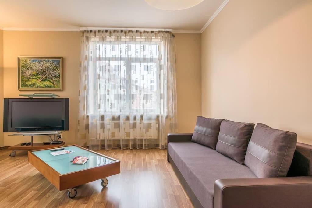 Old Town Apartment Next To Saint Peter'S Church Рига Экстерьер фото