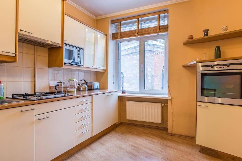 Old Town Apartment Next To Saint Peter'S Church Рига Экстерьер фото